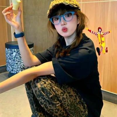 龙纹身的女孩